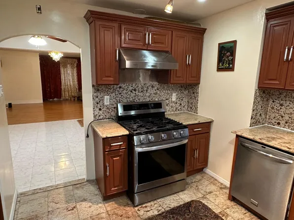 (undisclosed Address), Hollis, NY 11423
