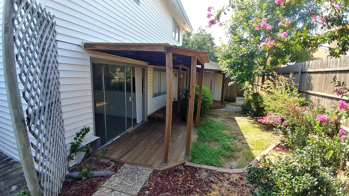 Building Photo - 735 Ticonderoga Dr