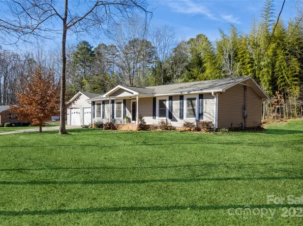 3705 Pinecrest Dr, Gastonia, NC 28056
