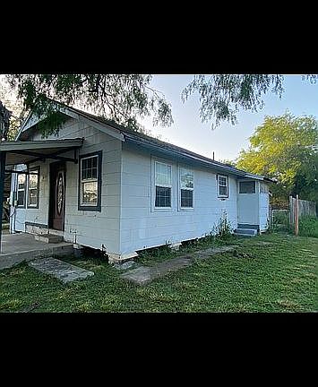 3rd image of 610 E Avenue F #W