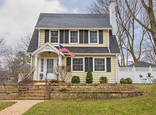 1014 E Willow Ave, Wheaton, IL