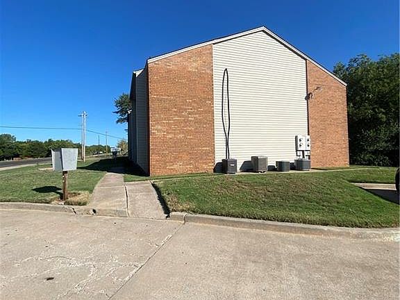 2nd image of 901 S Us Highway 77
