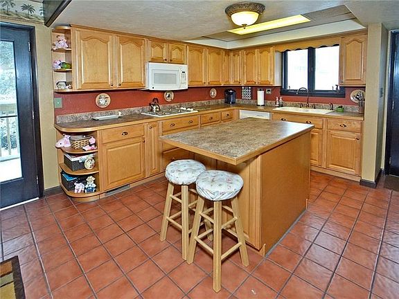 2nd image of 3512 Ivy Dr