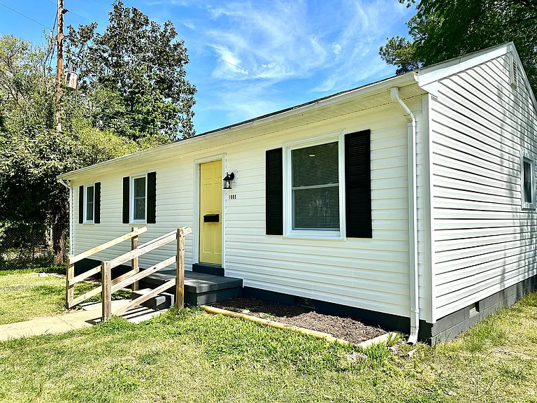 1005 Glenburnie Rd — Photo 3