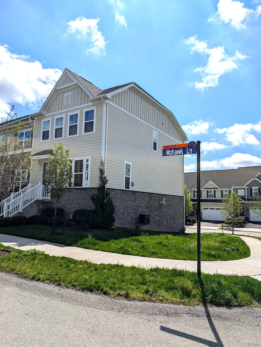 Building Photo - 1000 Mohawk Ln