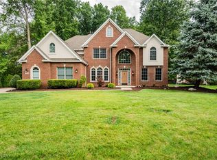 25832 Iris Ct, Westlake, OH 44145