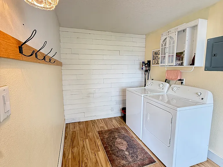 475 Laurel St — Photo 9