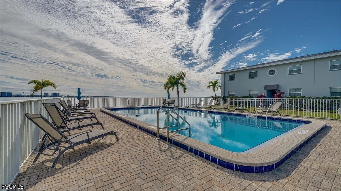 2 bed, 1.0 bath, 791 sqft, $1,400 — Photo 3