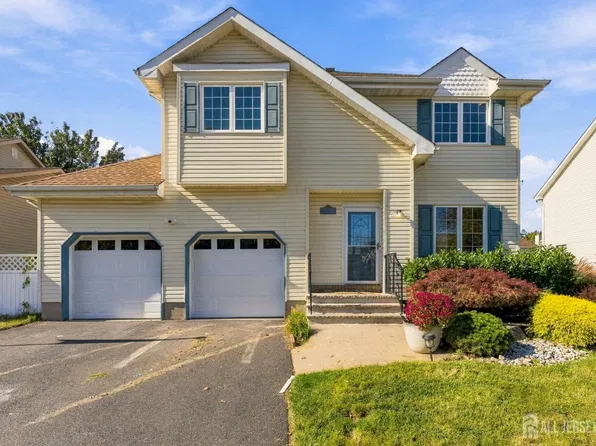 67 Victoria Way, Sewaren, NJ 07077