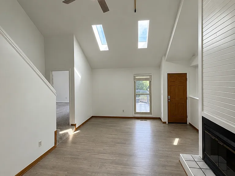 793 Collingwood Dr — Photo 4