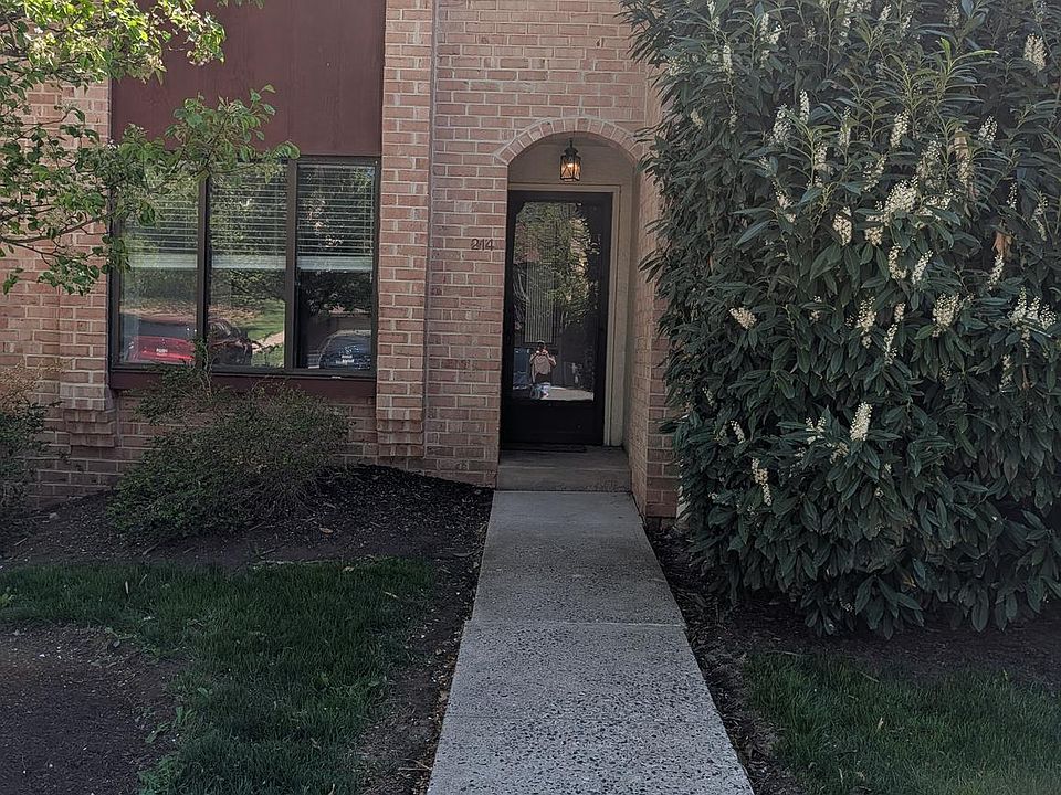 1st image of 214 Stonybrook Dr #214