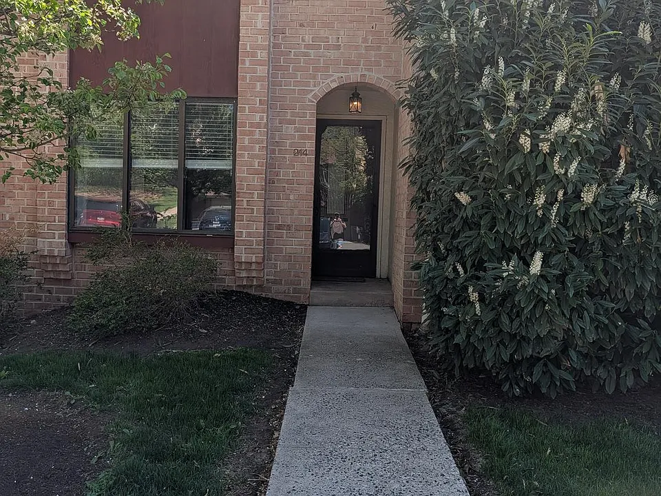 214 Stonybrook Dr #214