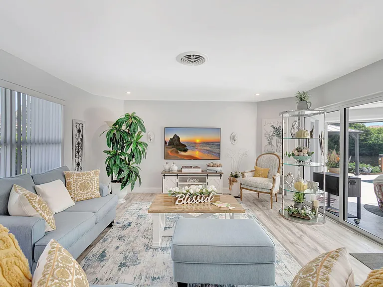 302 Venice Dr — Photo 9