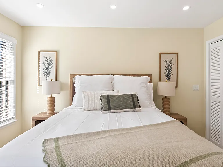 310 Rivoli Cir — Photo 33