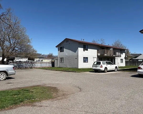 2 bed, 1.0 bath, $1,300 — Photo 3