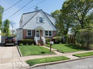 53 Elm St, Valley Stream, NY 11580