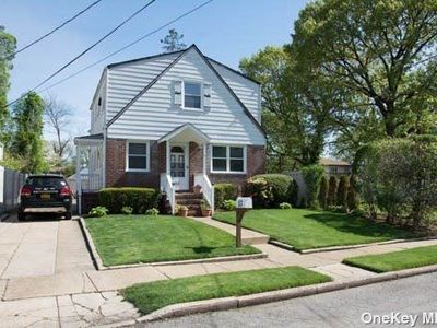 53 Elm St, Valley Stream, NY, 11580