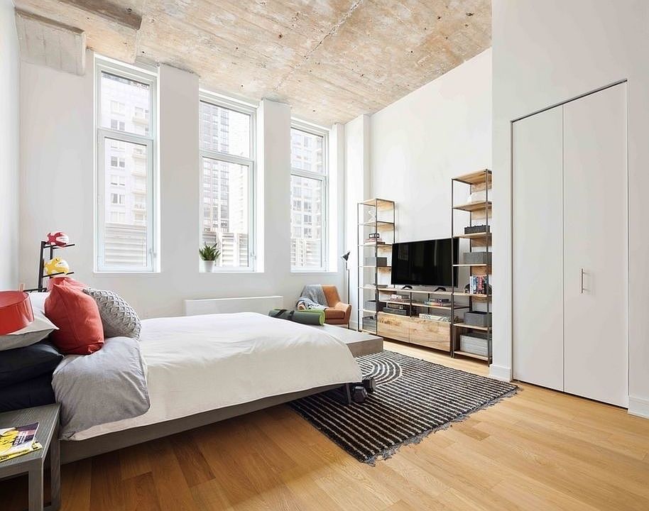 1st image of 4322 Queens St APT 271