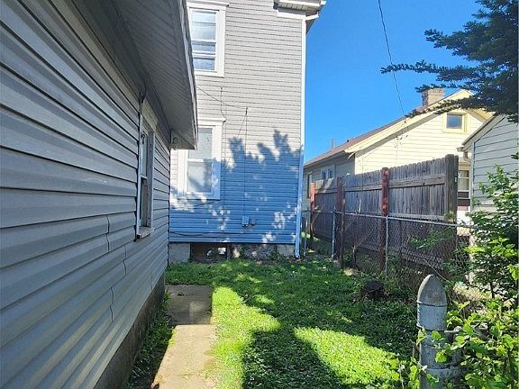3rd image of 328-330 Alaska St
