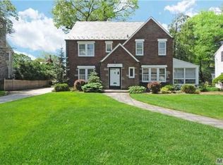 46 Andover Rd, Rockville Centre, NY 11570