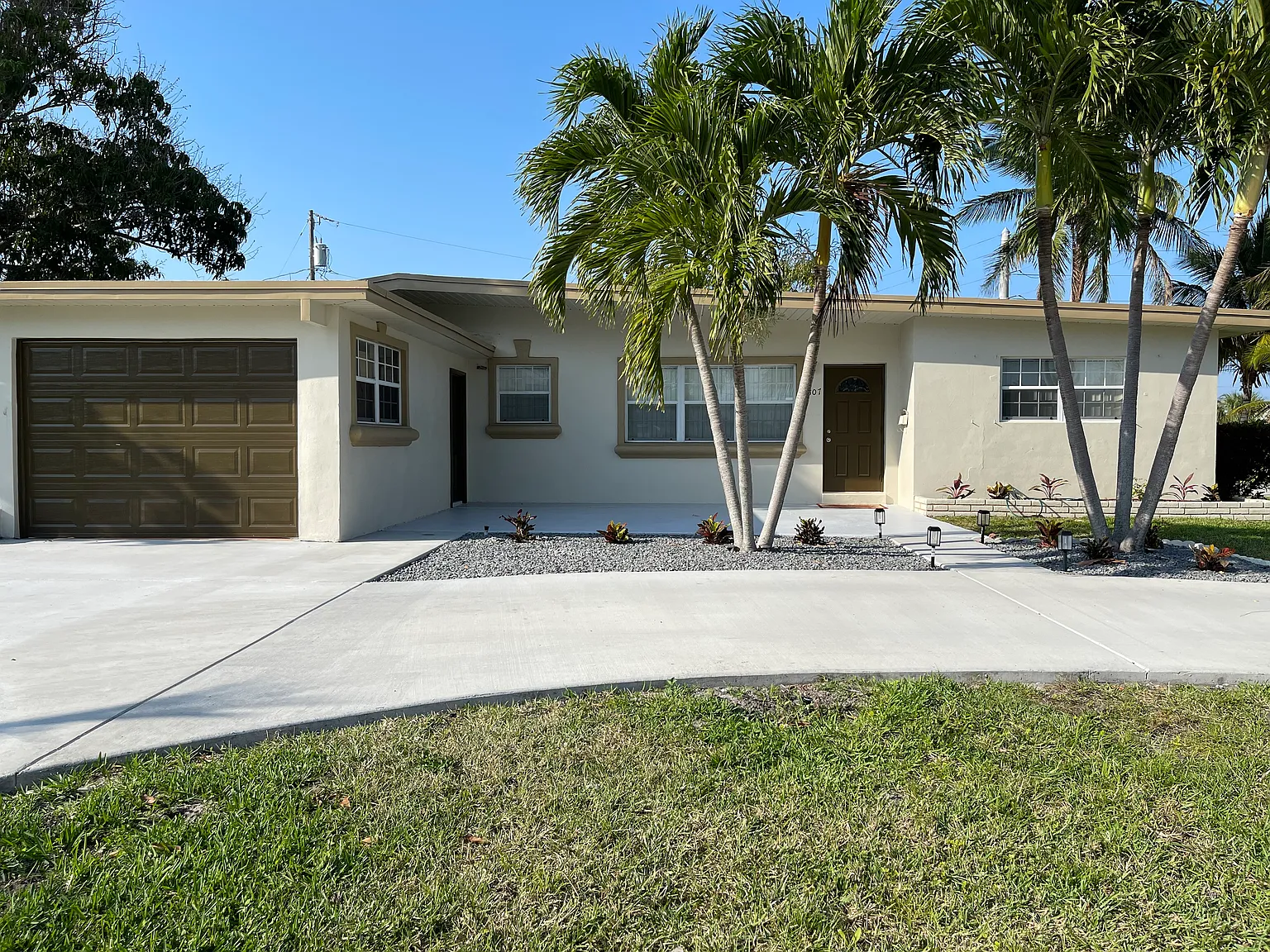 4 bed, 2.5 bath, 2092 sqft, $3,550 — Photo 1