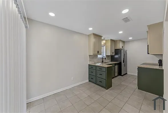 3014 Patricia Ln — Photo 7