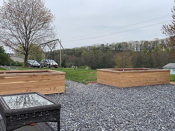 Cedar raised beds spring2021