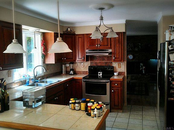 3rd image of 25 Amity Pointe Ct