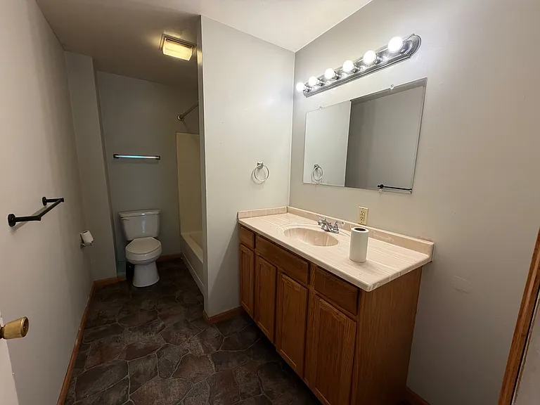 653 Sherman St — Photo 16