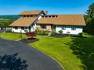 129 Summit Dr, Hollidaysburg, PA 16648