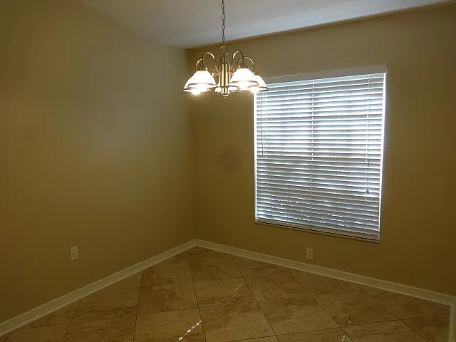 215 Lookout Dr — Photo 5