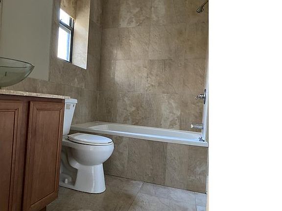 3rd image of 6614 S Kenwood Ave APT 305