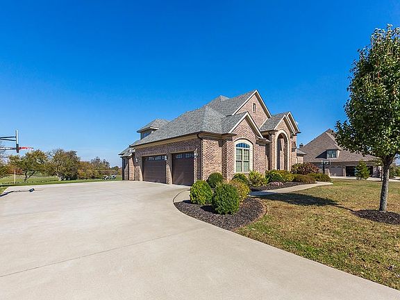 3rd image of 218 Keene Manor Cir