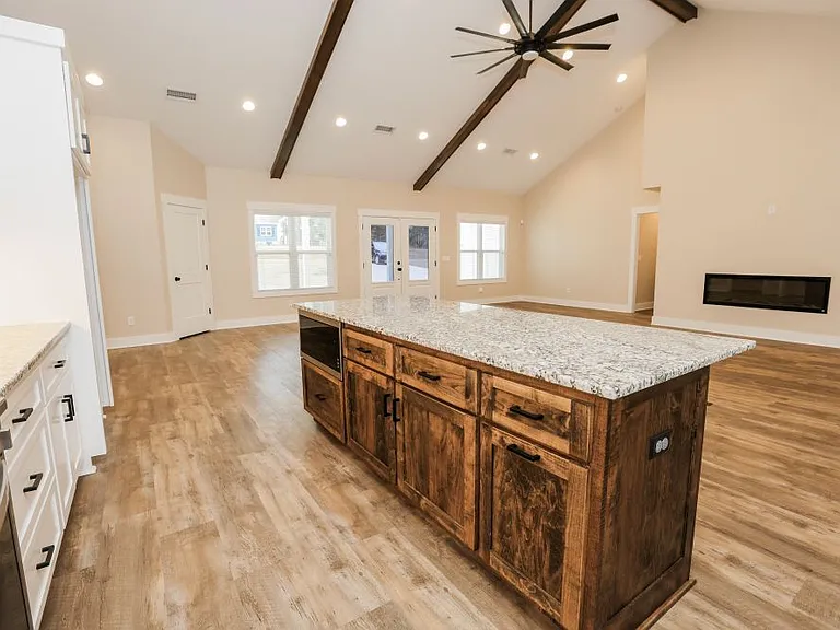 204 Blackberry Ln — Photo 9