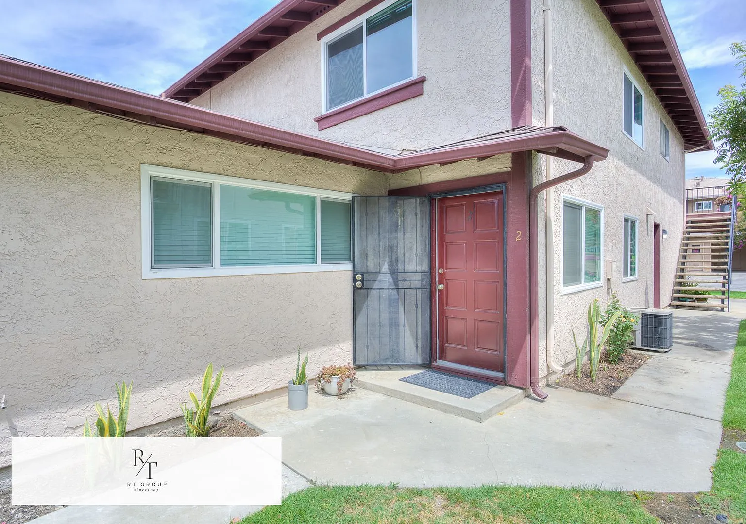 Newly Remodeled 2 Bed / 1 Bath Apartment For Rent! — Photo 1