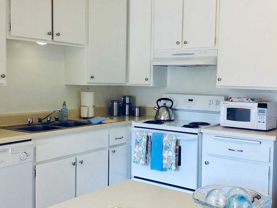 1st image of 788 Pinetree Cir APT 21