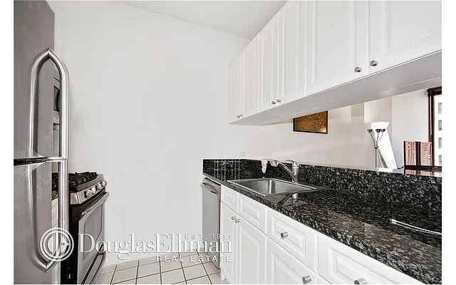 Rented by Douglas Elliman | media 28