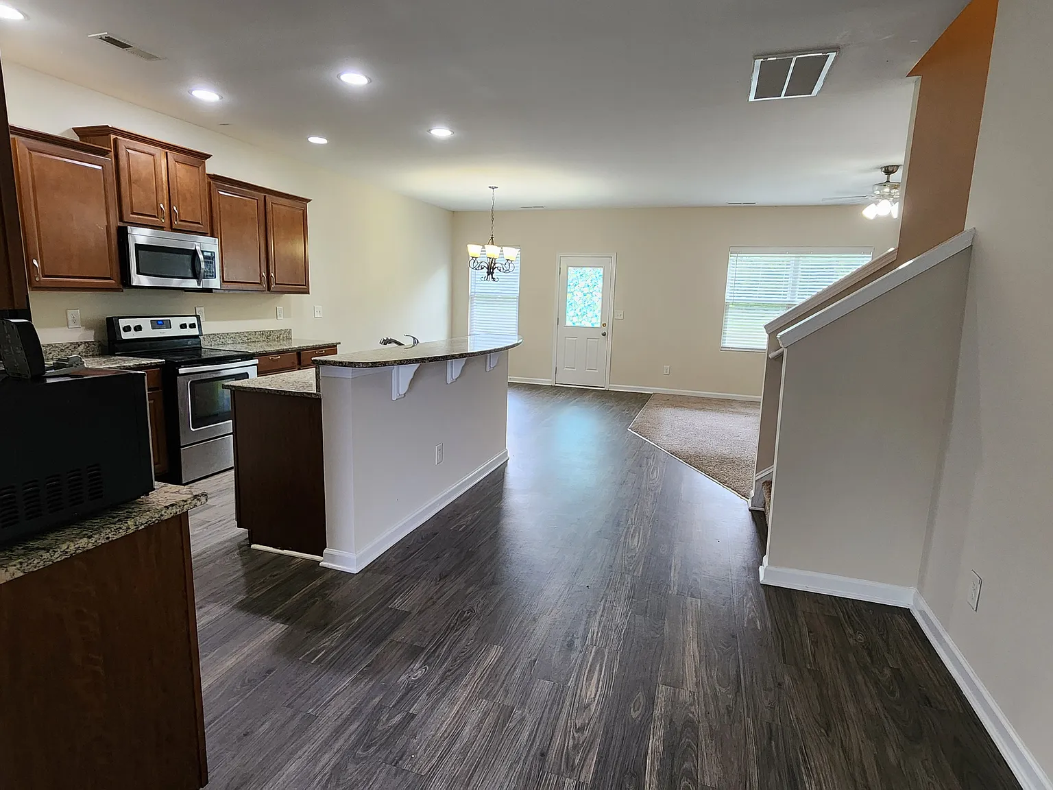 4 bed, 2.5 bath, 2622 sqft, $2,290 — Photo 4