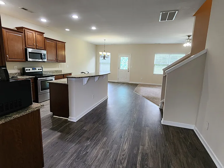 5002 Houndscroft Rd — Photo 3