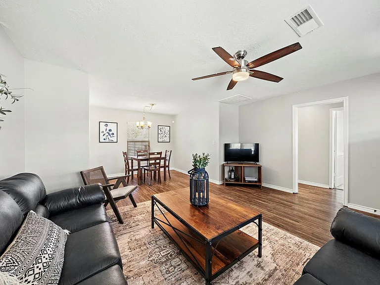 1206 Olive St — Photo 5