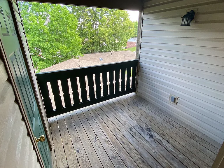 1102 Holloway St — Photo 7
