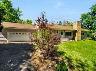 4 Suncrest Rd, Andover, MA 01810