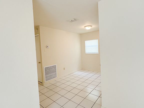 4th image of 2110 Melanie Dr