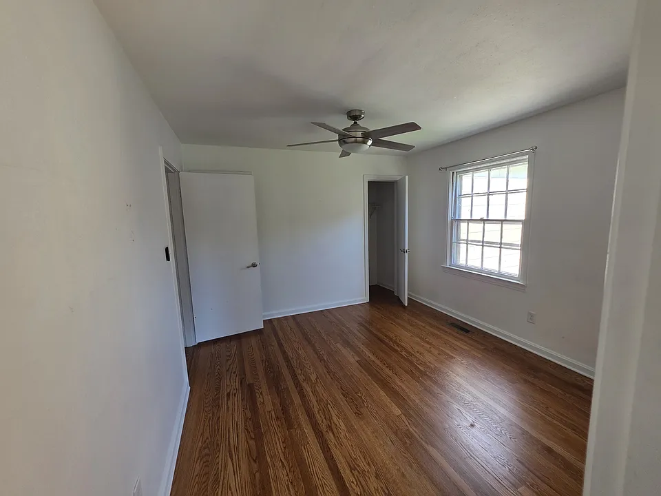 2975 Clifton Ter