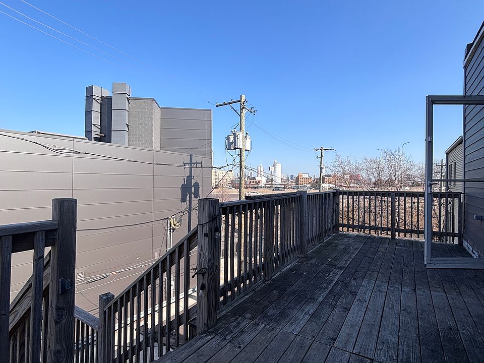 1st image of 1652 W Cortland St #501