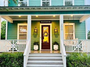 200 Dunbar Ave, Bay St Louis, MS 39520