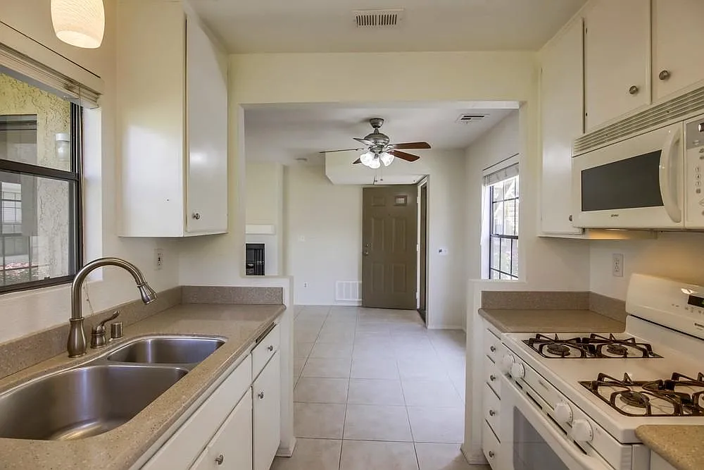 2 bed, 881 sqft, $2,850 — Photo 4