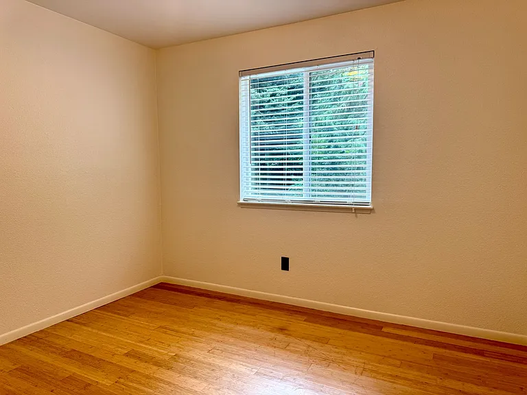10699 NE Byron Dr — Photo 13