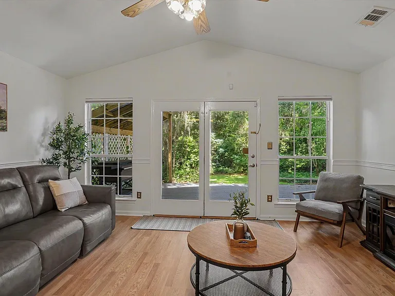 2576 Yarmouth Ln — Photo 16