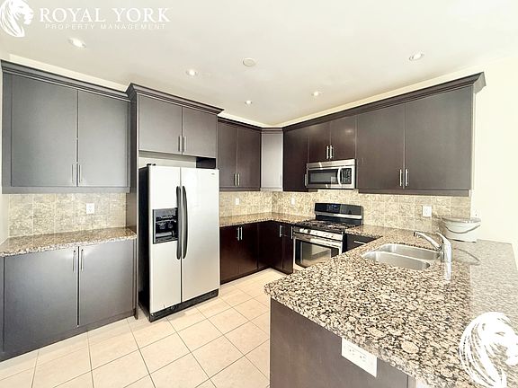 3rd image of 6 Beacon Hill Dr